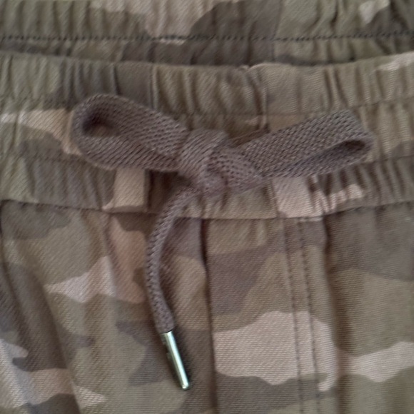 Athleta Camo Farallon Shorts Size Women’s 26 NWT - Picture 7 of 13